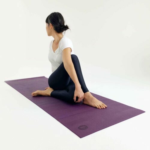 asana-tapete-yoga-yogateria-ameixa-2