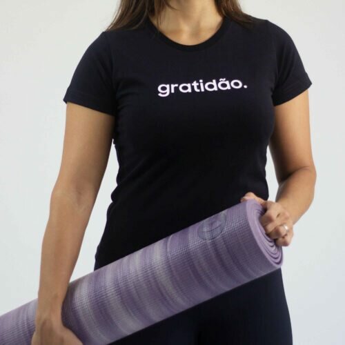 Camiseta Yoga Menina Meditando Inspire Amor Expire Gratidão