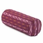 almofada-bolster-ethno-cerrado-ameixa-rose-yogateria