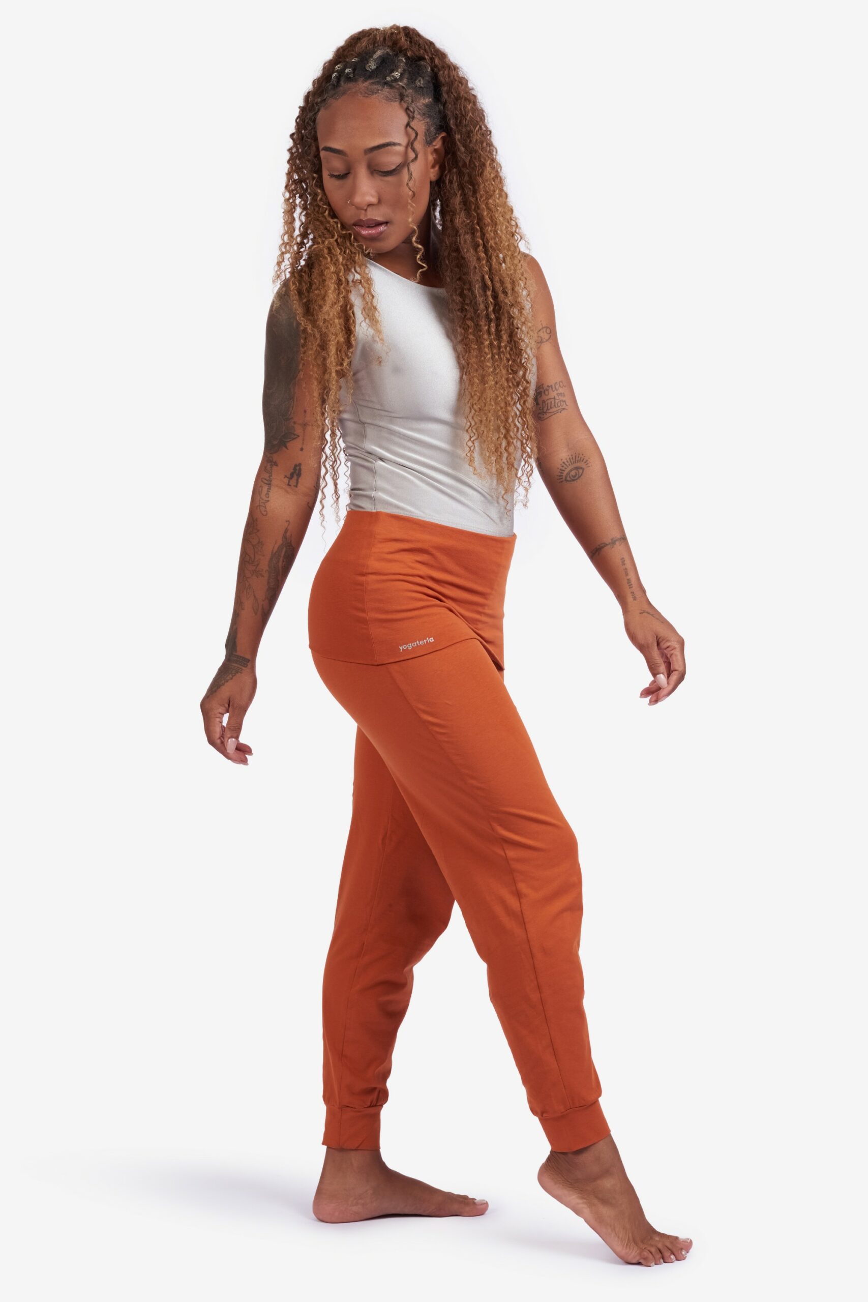 jogger-feminina-yogateria-terracota-05