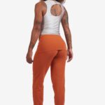 jogger-feminina-yogateria-terracota-07