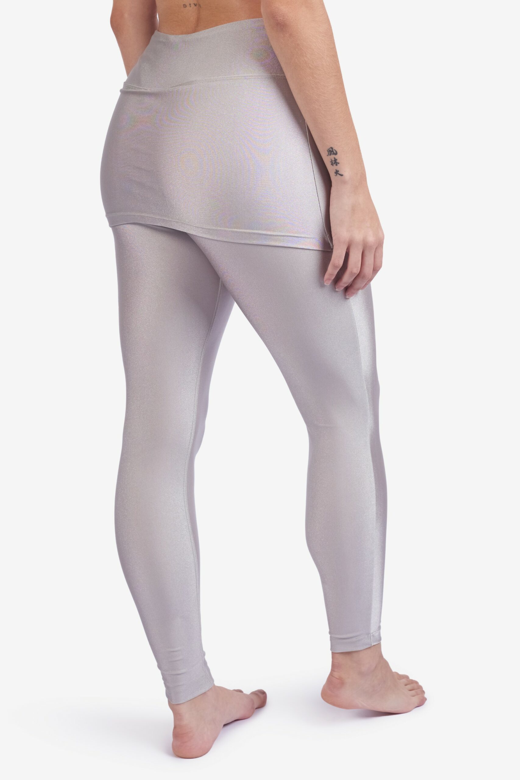 legging-saia-feminina-yogateria-prata-03